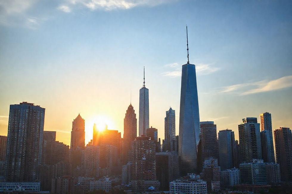 Silhueta da cidade destacando o sucesso do mercado imobiliário.